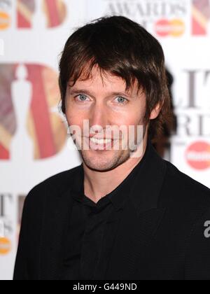 James Blunt in arrivo per i 2011 Brit Awards all'O2 Arena di Londra. Foto Stock