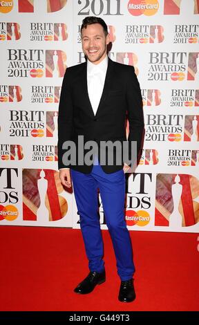 Will Young arriva per i 2011 Brit Awards all'O2 Arena di Londra. Foto Stock