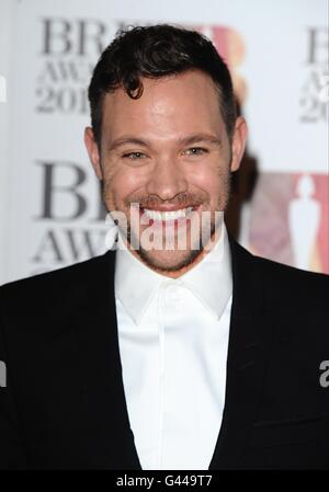 Will Young arriva per i 2011 Brit Awards all'O2 Arena di Londra. Foto Stock