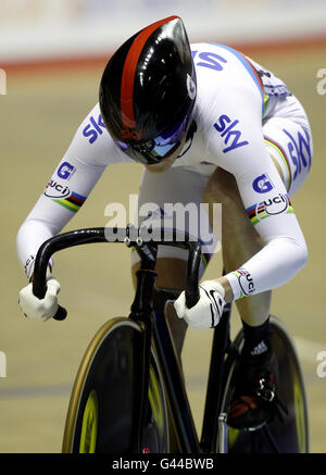 Ciclismo - Track World Cup - Day Two - National Cycling Centre. Il Victoria Pendleton della Gran Bretagna in The Women's Sprint durante la Coppa del mondo di pista al National Cycling Centre di Manchester. Foto Stock