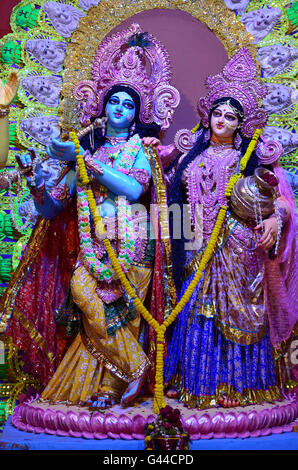 Krishna e Radha, Janmastami celebrazioni, il compleanno di Krishna, Dio di Amore, Calcutta, West Bengal, India Foto Stock