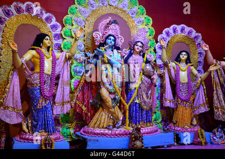 Krishna e Radha, Janmastami celebrazioni, il compleanno di Krishna, Dio di Amore, Calcutta, West Bengal, India Foto Stock