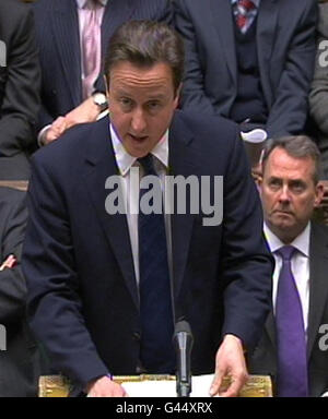 Il primo ministro David Cameron ha fatto una dichiarazione alla Camera dei Comuni sulla situazione attuale in Libia. Foto Stock