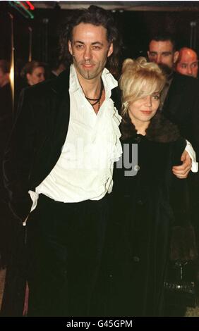 BOB GELDOF. Bob Geldof e il suo partner Jeanne Marine alla prima di evita. Foto Stock