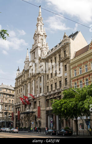 Il Boscolo Budapest Hotel, precedentemente noto come il New York Palace è un albergo di lusso in Erzsébet körút in Budapest, Ungheria. Foto Stock