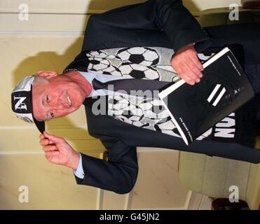 Il Prospetto per la fluttuazione di Newcastle United è stato pubblicato oggi (Venerdì), presso NatWest Markets Corporate Finance Ltd a London's Bishopsgate. Sir Terence Harrison, Presidente non esecutivo, ha partecipato all'annuncio. Foto di Michael Stephens/PA. Foto Stock