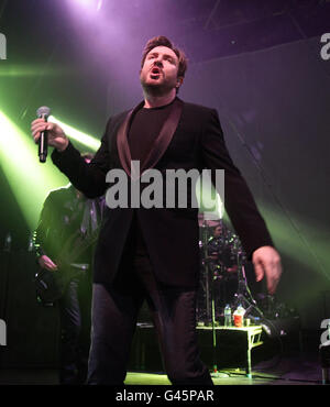 Duran Duran in concerto - Londra. Simon le Bon di Duran Duran ha suonato sul palco all'O2 Shepherds Bush Empire, Londra. Foto Stock