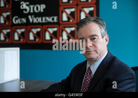 Josh Horowitz il Direttore Esecutivo della Coalizione per Fermare la violenza pistola nel suo ufficio a Washington DC il 6 novembre 2015. Foto Stock