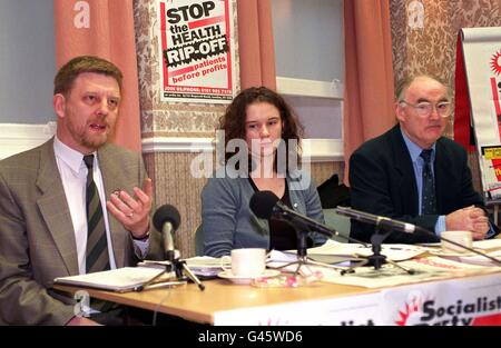 I membri del partito socialista recentemente rinominato tengono una conferenza stampa nel centro di Londra questa mattina (giovedì). Il partito, formalmente membri del Labour militante, schiererà 28 candidati alle elezioni generali, anche se i suoi reali punti di vista sono sui seggi del consiglio locale dopo il sondaggio nazionale. (L-R) Dave Nellist (Coventry Sud), Hannah Sell del comitato esecutivo, e Peter Taffee, Segretario Generale. Foto di John Stillwell/PA. VEDI PA STORIA POLITICA SOCIALISTA. Foto Stock