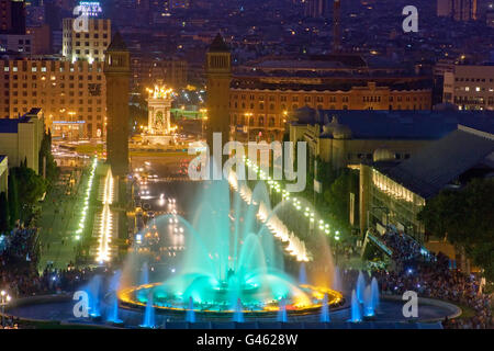 Plaza de Espana di notte a Barcellona Foto Stock