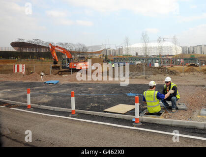 Vista generale del Velodrome (a sinistra) e della sede di pallacanestro (a destra) al Parco Olimpico, Londra Foto Stock