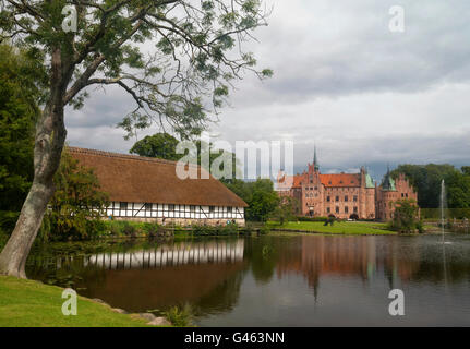 Il castello di Egeskov situato nel sud dell'isola di Funen in Danimarca Foto Stock