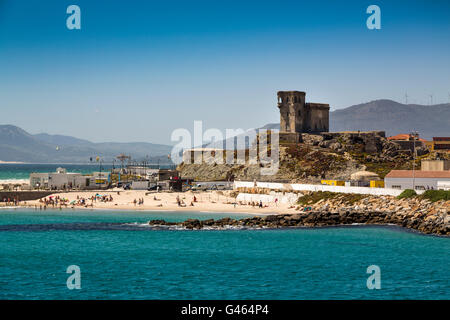 Torre di avvistamento e la spiaggia Tarifa, Costa de la Luz, la provincia di Cadiz Cadice, Andalusia, Spagna Europa Foto Stock