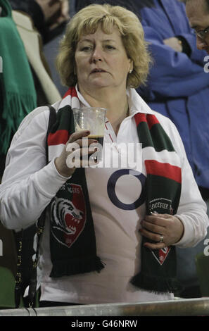 Rugby Union - RBS 6 Nations Championship 2011 - Irlanda / Inghilterra - Aviva Stadium. Un fan dell'Inghilterra sembra essere sconsolato durante la partita delle Nazioni RBS 6 all'Aviva Stadium di Dublino, Irlanda. Foto Stock