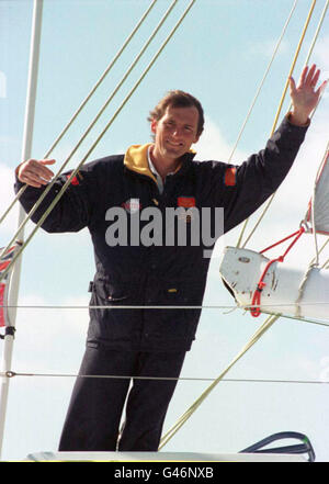 Lone sailor/Pete Goss/arrivo Foto Stock