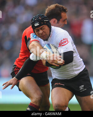 George Whitelock di Christchurch Crusaders affronta Adrian Jacobs di Natal Sharks Foto Stock