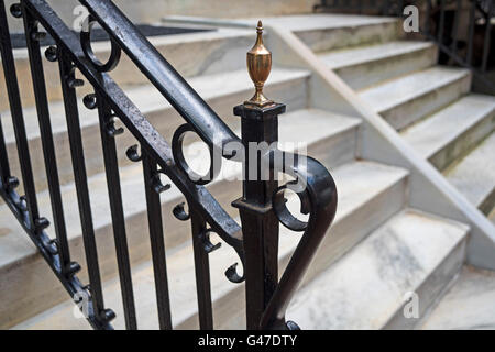 Openwork stupenda casa di ringhiera nella vecchia Philadelphia, Pennsylvania, STATI UNITI D'AMERICA Foto Stock