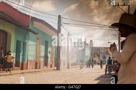 Fumo mediante cottura su carbone in Trinidad Foto Stock