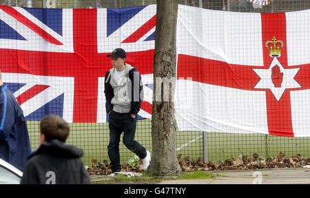 Calcio - Clydesdale Bank Scottish Premier League - Rangers / St Mirren - Ibrox Stadium. I tifosi arrivano fuori da Ibrox prima della partita della Clydesdale Bank Scottish Premier League all'Ibrox Stadium di Glasgow. Foto Stock