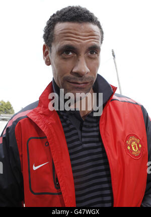 Il calciatore Rio Ferdinand, arriva alla Corte dei Magistrati di Macclesfield dove Susanne Ibru è accusato di molestie. Foto Stock