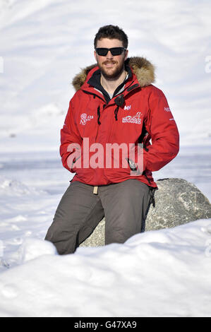 A piedi con i feriti spedizione Foto Stock