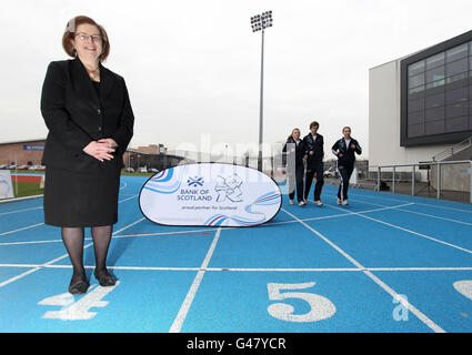 (Sinistra-destra) Morven Shaw, Susan Rice (CEO Lloyds Banking Group), Morven Shaw, Allan Hamilton e Holly Reid durante una fotocellula per il sostegno della Bank of Scotland alle future star scozzesi del Team GB e PapalympicsGB a Scotstoun, Glasgow. Foto Stock