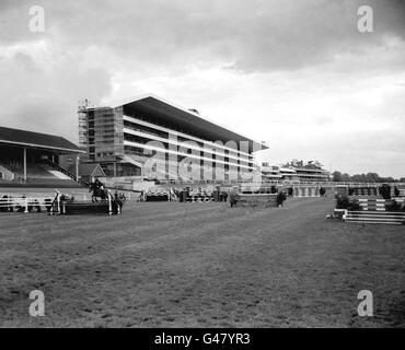 Equitazione - Ascot Jumping Show - Ascot Racecourse Foto Stock