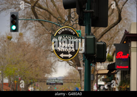 Business su Main Street/Downtown, Pleasanton CA Foto Stock