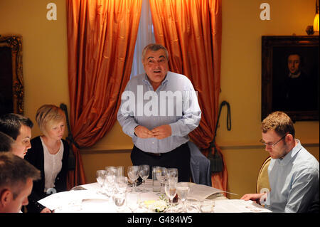 John Hockey, presidente di Rugby Ventures parla durante il pranzo di lancio del Rugby Expo 2011 Foto Stock