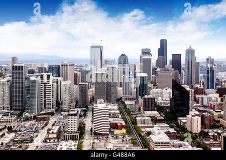 Vista del paesaggio urbano di Seattle come visto dalla cima della Space Needle. Foto Stock