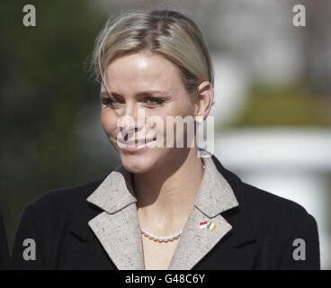 Charlene Wittstock, la fidanzata del principe Alberto II di Monaco, ha ritratto ad Aras An Uachtarain durante una visita di stato in Irlanda. Foto Stock