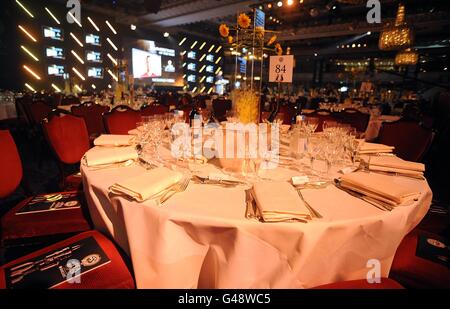 Vista generale dei tavoli del lettore PFA Premio dell'anno 2011 al Grosvenor House Hotel Foto Stock