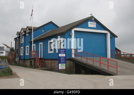 Scialuppa di salvataggio RNLI STAZIONE AL PORTO DI SEGALE IN EAST SUSSEX Foto Stock