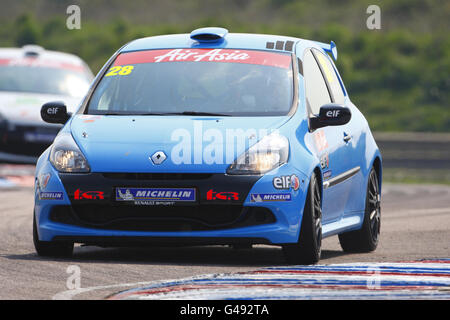 Motor Racing - La Elf Renault Clio Cup - Giorno 1 - Circuito di Thruxton Foto Stock