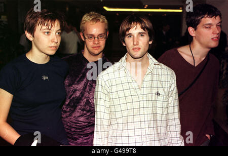 Cenere (L-R) Charlotte Hatherley (nuovo chitarrista), Rick McMurray (batterista), Tim Wheeler (cantante/chitarrista), Mark Hamilton (bassista) al Kerrang Awards 1997 a Londra Foto Stock