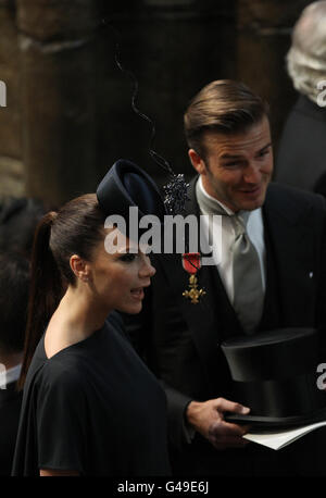 Il calciatore David Beckham e sua moglie Victoria frequentano il Royal Wedding del Principe William e Kate Middleton all'Abbazia di Westminster a Londra. Foto Stock