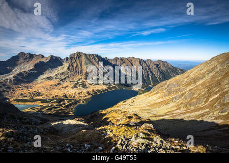 Beaitiful lago di montagna in estate, Valle dei Cinque Laghi, Polonia, Zakopane Foto Stock