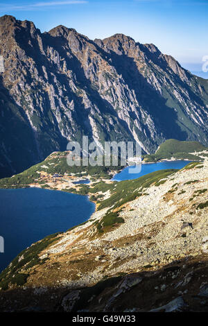 Beaitiful lago di montagna in estate, Valle dei Cinque Laghi, Polonia, Zakopane Foto Stock