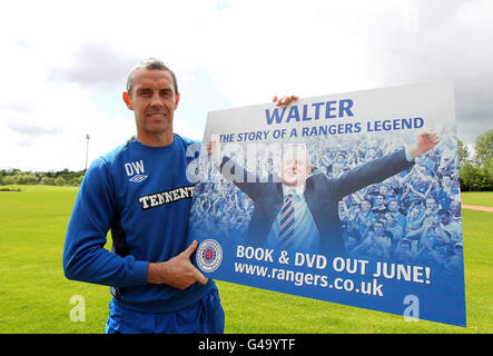 Calcio - Rangers Training Session - Murray Park. David Weir di Ranger promuove il DVD e il video di Walter Smith al Murray Park durante la sessione di addestramento al Murray Park, Glasgow. Foto Stock