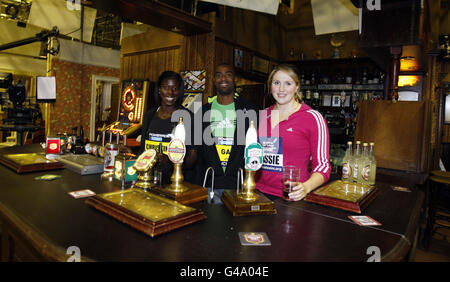 Sport - Tyson Gay e Haile Gebrselassie visitare insieme di Coronation Street Foto Stock