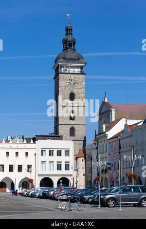 Distretto storico con torre nera, Ceske Budejovice noto anche come Budweis, Budvar, Boemia del Sud, Repubblica Ceca, Europa Foto Stock