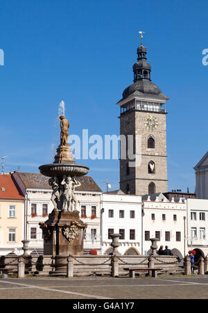 Centro storico di Ceske Budejovice, Sansone Fontana e Torre Nera, Budweis, Budvar, Boemia del Sud, Repubblica Ceca, Europa Foto Stock