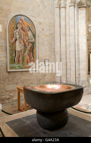 Il Battistero e il battesimo font in Chichester Cathedral, Chichester, West Sussex, in Inghilterra, Regno Unito, Europa Foto Stock