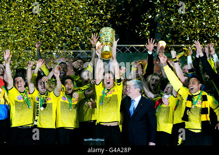 Il tifo, Dortmund i giocatori con la coppa, DFB Cup finale, BVB o Borussia Dortmund vs FC Bayern Monaco 5-2, 05/12/2012 Foto Stock