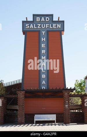 Scritte sulla torre di graduazione, Bad Salzuflen Thermalbad, Parkstraße, Bad Salzuflen, Nord Reno-Westfalia, Germania Foto Stock