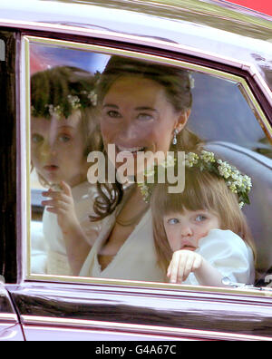 Pippa Middleton e i Bridesmaids fanno la loro strada verso il basso Centro commerciale sulla strada per l'abbazia di Westminster Foto Stock