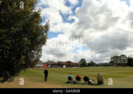 Cricket - MCC University Match - Day Two - Cambridge MCCU / Surrey - Fenner's Ground. Una visione generale dell'azione in corso tra Surrey e Cambridge durante il match MCC University presso il Fenner's Ground, Cambridge Foto Stock