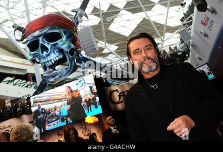 Ian McShane arriva per la prima cinematografica britannica dei Pirati dei Caraibi: On Stranger Tides, al Vue Westfield, Londra. Foto Stock