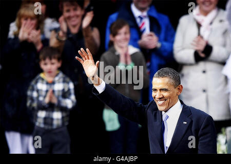 Il presidente DEGLI STATI UNITI Barack Obama si rivolge alla folla di College Green, Dublino, durante la loro visita in Irlanda, all'inizio di un tour di una settimana in Europa. Foto Stock