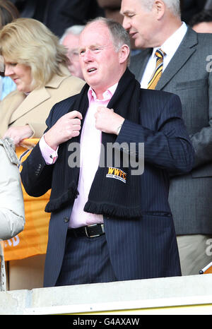 Calcio - Barclays Premier League - Wolverhampton Wanderers / Blackburn Rovers - Molineux. Wolverhampton Wanderers presidente Steve Morgan in piedi prima del calcio d'inizio Foto Stock